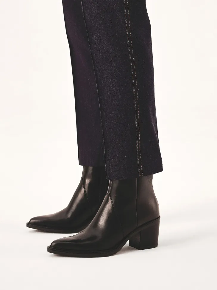 Bottes en cuir noir de style cow-boy 