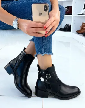 Bottines basses noires à détails argentés