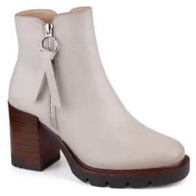 Bottines et plateforme femme isolées beiges Vinceza 58103