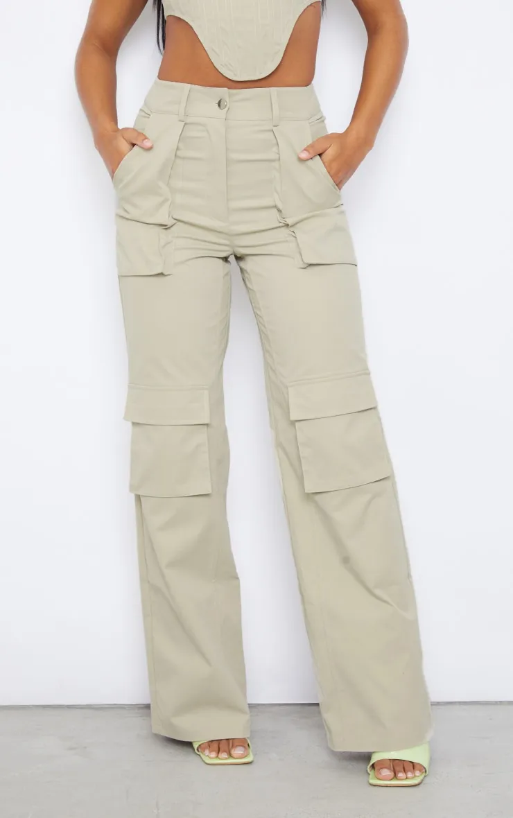 Pantalon cargo en maille sergée gris pierre à taille haute et poches