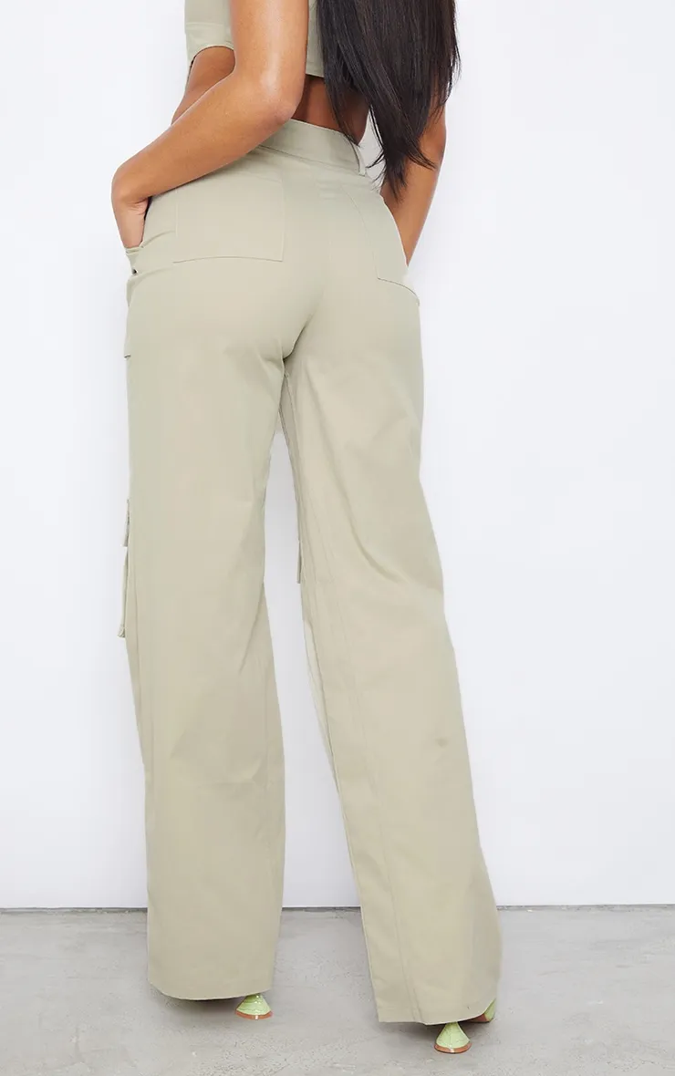 Pantalon cargo en maille sergée gris pierre à taille haute et poches