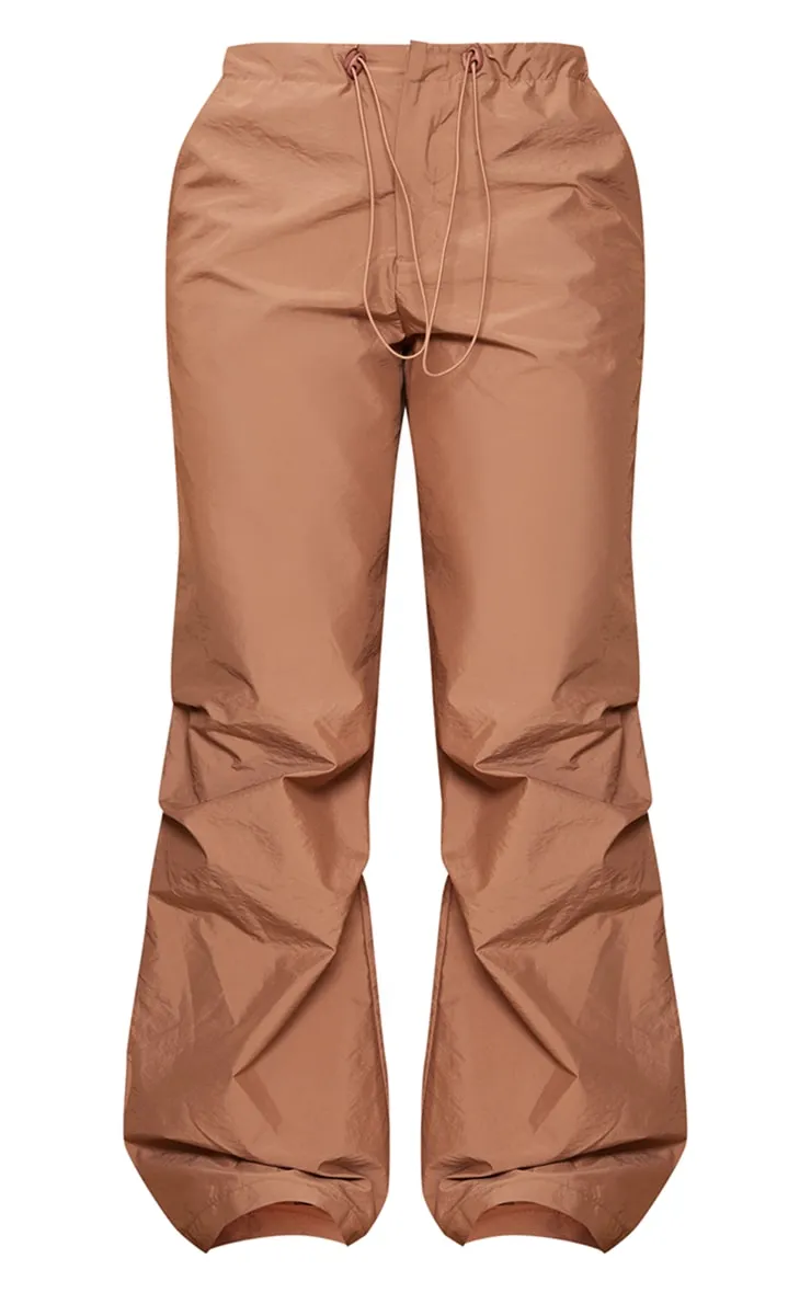 Pantalon cargo en nylon taupe taille basse à cordons ajustables sur la taille