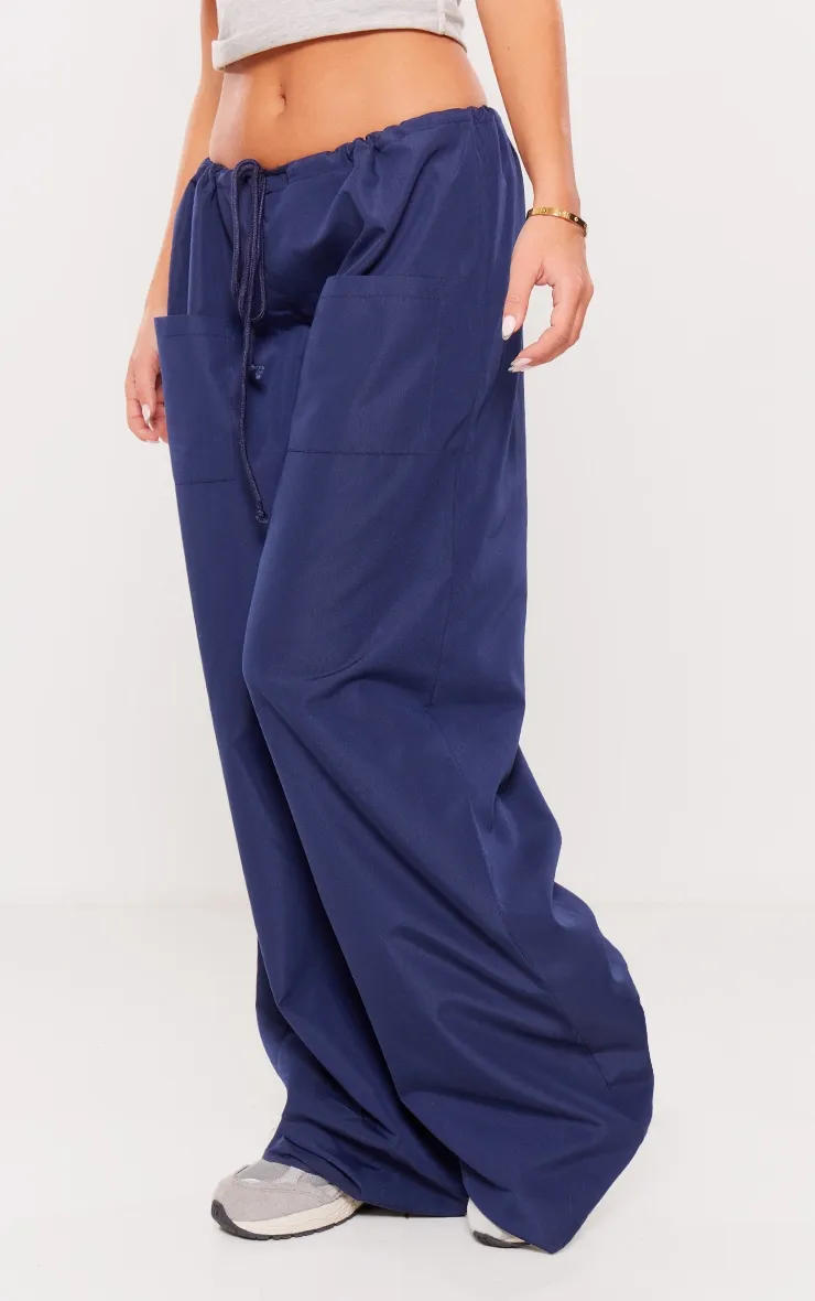 Pantalon cargo léger en popeline bleu marine à taille basse