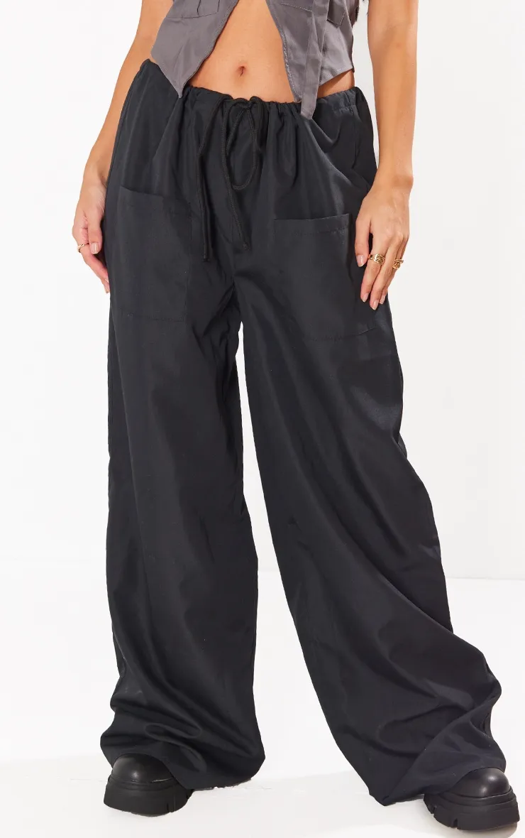 Pantalon cargo léger en popeline noire à taille basse