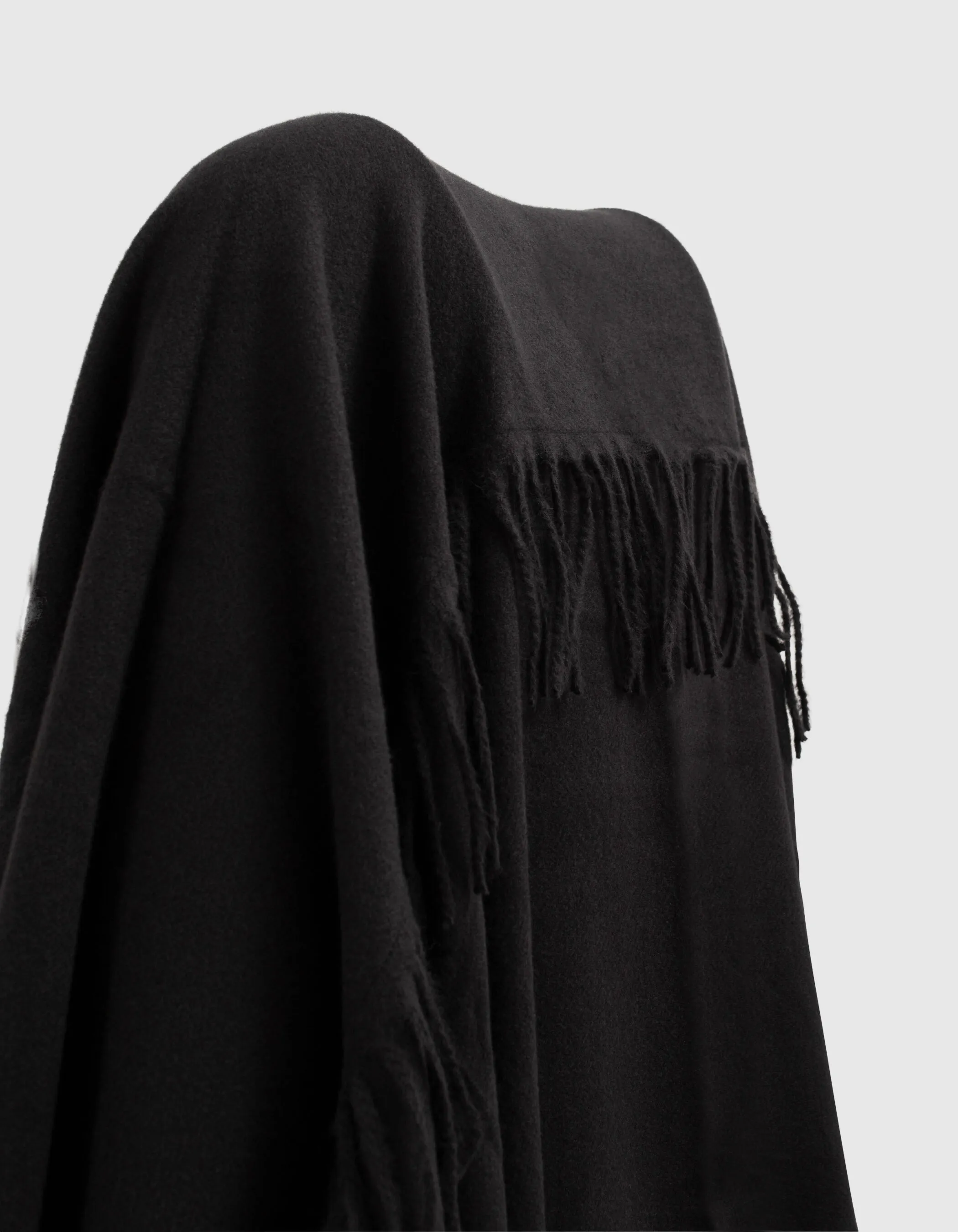 Poncho noir polaire avec franges dos Femme