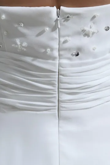 Robe cérémonie blanche halter orné de strass dos nu