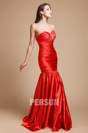 Robe cérémonie rouge sirène bustier cœur orné de bijoux - Robedesoireelongue.fr