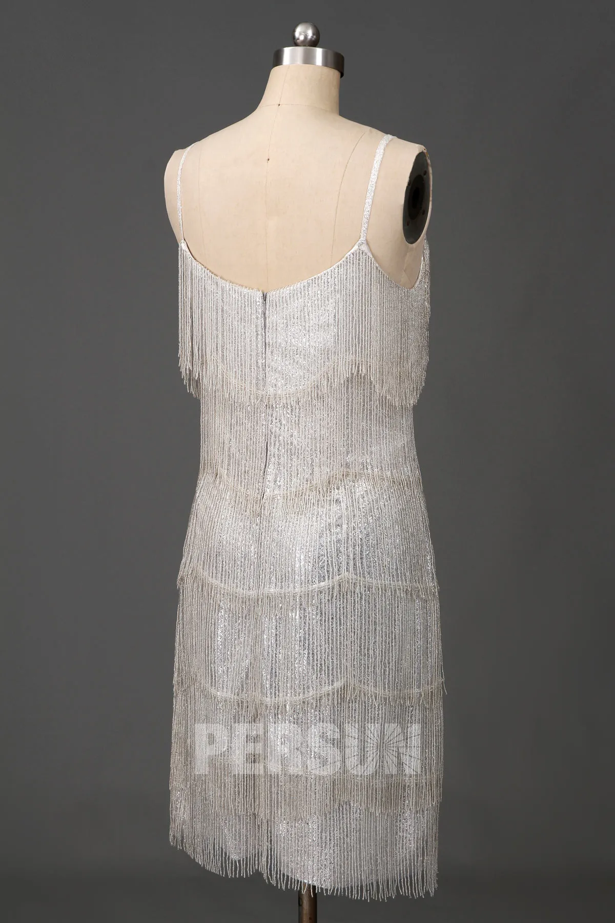 Robe de cocktail rétro à franges perlettes argenté esprit gatsby année 1920s