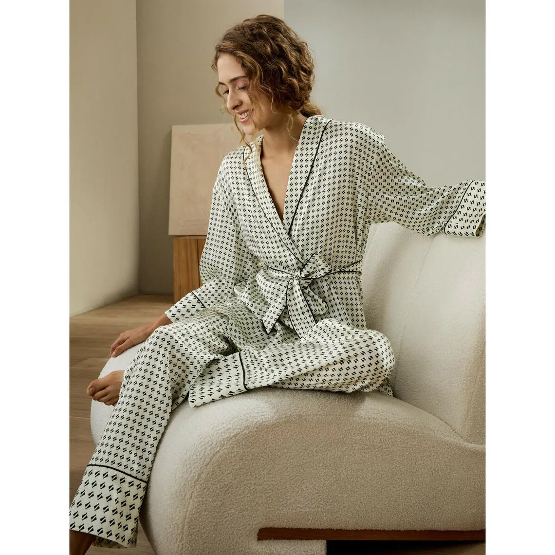 Robe Pena avec pantalon blanc perle en soie | 3 Suisses